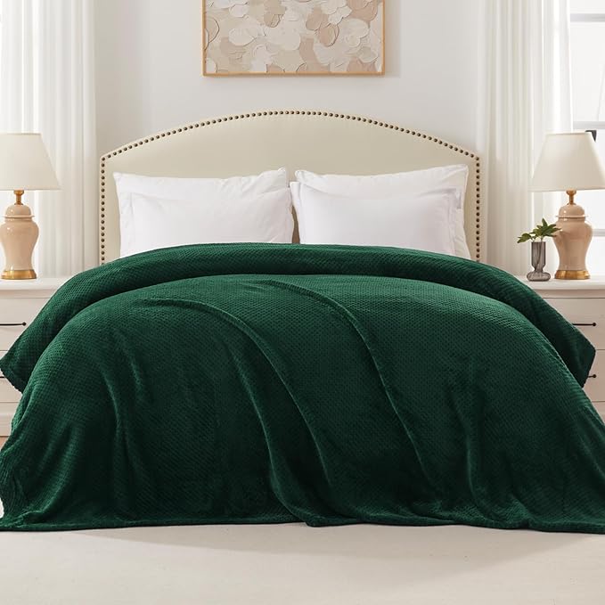 Exclusivo Mezcla Fleece Bed Blanket Queen Size, Super Soft and Warm Blankets for Couch, Sofa and Bed Waffle Textured, Cozy, Fuzzy and Lightweight (Forest Green, 90x90 Inches)