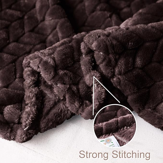 Exclusivo Mezcla Fleece Throw Blanket for Couch and Bed, 50x70 Inches Soft Cozy Jacquard Flannel Blankets, Lightweight Fuzzy Plush Warm Throws for Women, Coffee