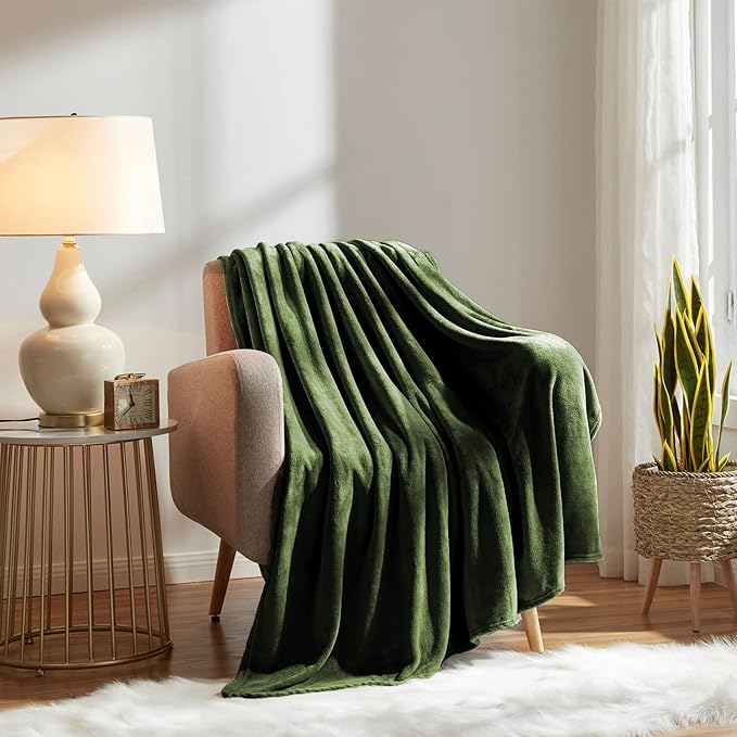KMUSET Super Soft Throw Blanket Premium Silky Flannel Fleece Throw Size Green Microfiber Lightweight Blanket All Season Use