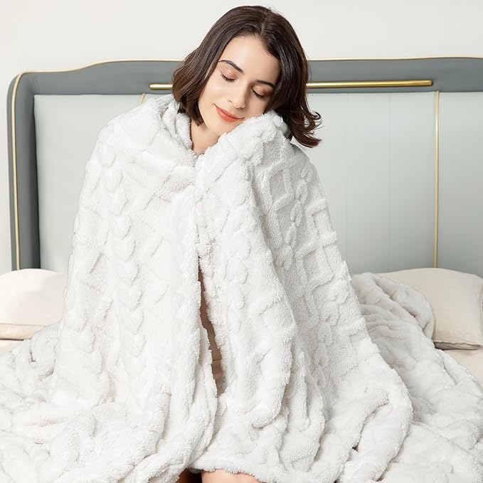 Aganear Flannel Throw Blanket - Cozy Soft Lightweight Fuzzy Flannel Throw Blanket for Women Warm Decorative Present for All Seasons, Portable Throw Blankets for Couch, Sofa, Bed, Car(50"x60", White)