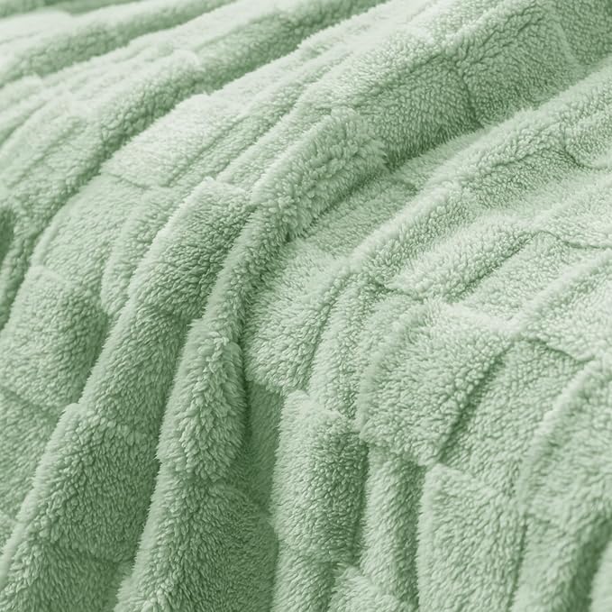 Exclusivo Mezcla Fleece Throw Blanket for Couch,Super Soft and Warm Lightweight Checkered Pattern Blanket for All Seasons, 50x60 Inches, Sage Green