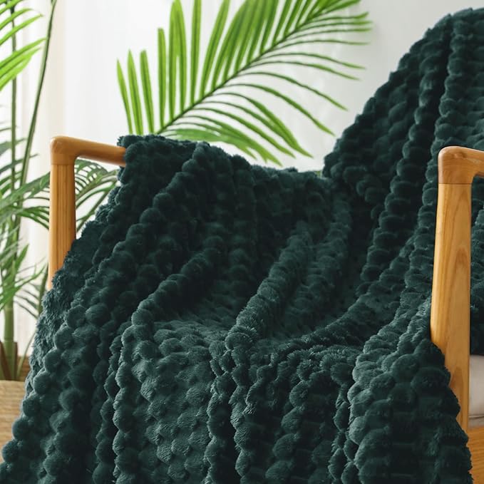 Exclusivo Mezcla Fleece Throw Blanket for Couch, Extra Large Fuzzy Forest Green Bed Blankets, Soft Cozy Plush Sofa Throws for All Seasons, 50x70 Inches