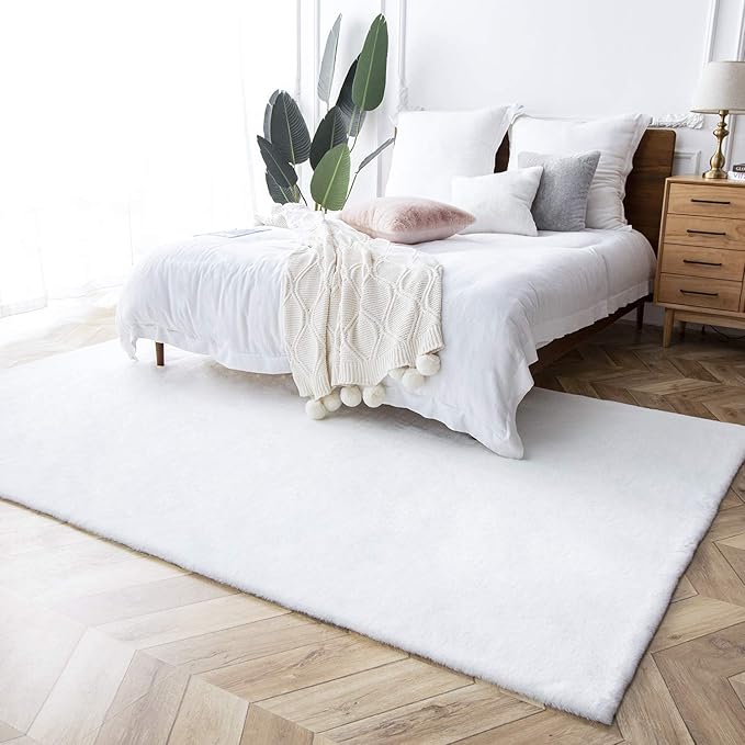 Ashler Faux Fur Rug, Ultra Soft Faux Rabbit Fur, White Area Rugs, 5 x 7 Feet Rectangle, Machine Washable Nursery Decor Throw Rugs for Bedroom, Kids Room, Living Room