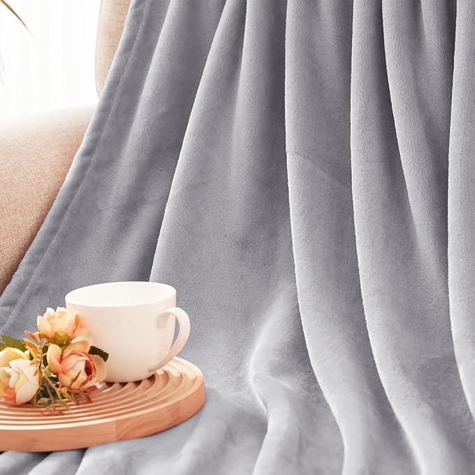 Exclusivo Mezcla Fleece Throw XL Blanket for Couch, Sofa, Super Soft and Warm Light Grey Blankets, All Season, Cozy, Plush, Lightweight, 50x70 Inches