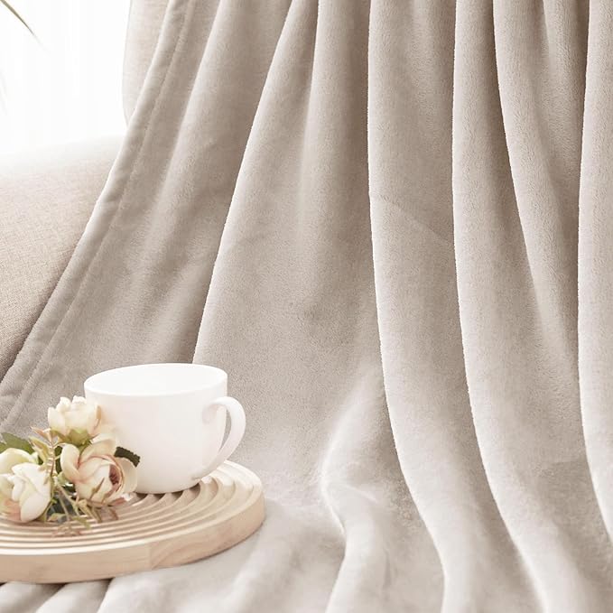 Exclusivo Mezcla Fleece Blanket King Size for Bed, Super Soft and Warm, All Season, Cozy, Plush, Lightweight, 90x104 Inches, Camel