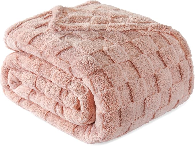 Exclusivo Mezcla King Size Flannel Fleece Blanket, Super Soft and Warm Lightweight Checkered Pattern Blankets for All Seasons, 90x104 Inches, Pink