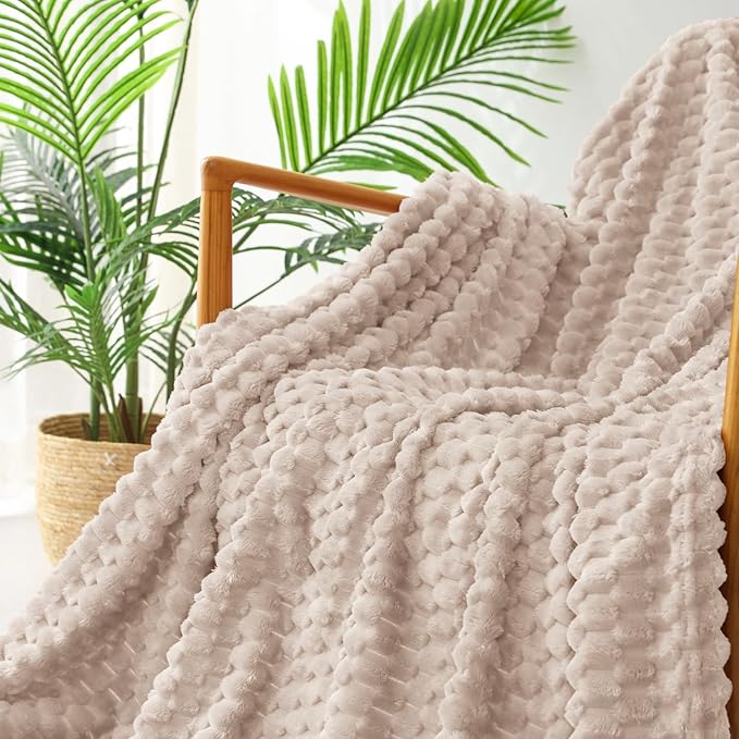 Exclusivo Mezcla Fleece Twin Blanket for Bed, Extra Large Fuzzy Camel Bed Blankets, Soft Cozy Plush Sofa Throws for All Seasons, 60x80 Inches