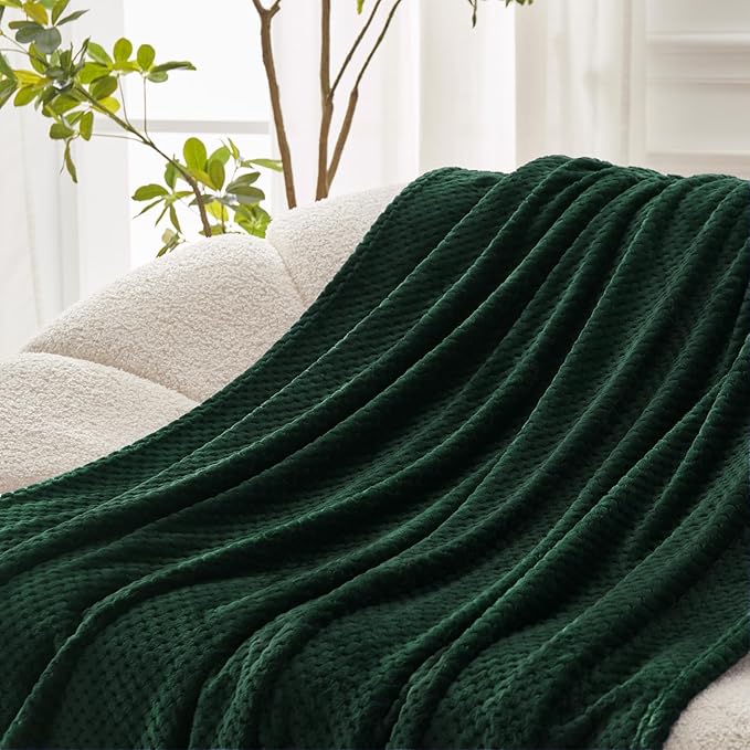 Exclusivo Mezcla Fleece Bed Blanket Twin Size, Super Soft and Warm Blankets for Couch, Sofa and Bed Waffle Textured, Cozy, Fuzzy and Lightweight (Forest Green, 90x66 Inches)
