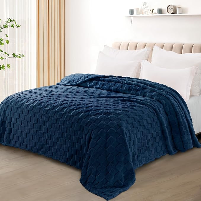 Exclusivo Mezcla Twin Size Flannel Fleece Blanket, Super Soft and Warm Lightweight Checkered Pattern Blankets for All Seasons, 60x80 Inches, Navy Blue
