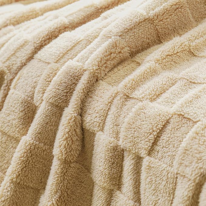 Exclusivo Mezcla King Size Flannel Fleece Blanket, Super Soft and Warm Lightweight Checkered Pattern Blankets for All Seasons, 90x104 Inches, Beige