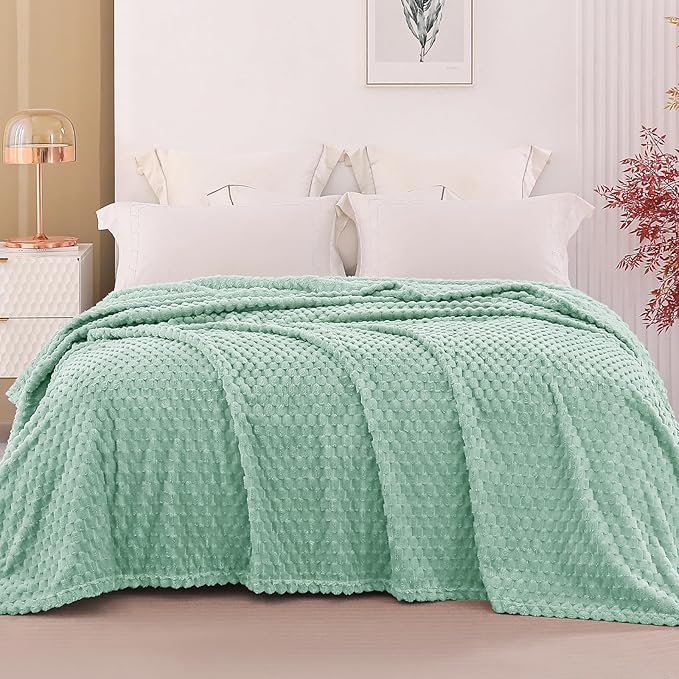 Exclusivo Mezcla Fleece King Blanket for Bed, Extra Large Fuzzy Sage Green Bed Blankets, Soft Cozy Plush Sofa Throws for All Seasons, 90x104 Inches
