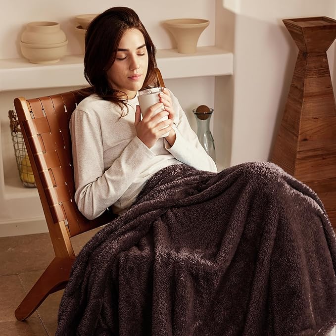 Exclusivo Mezcla Plush Fuzzy Fleece Throw Blanket Extra Large, Super Soft, Fluffy and Warm Blankets for Couch, Bed, All Season (Coffee, 50x70 inches)