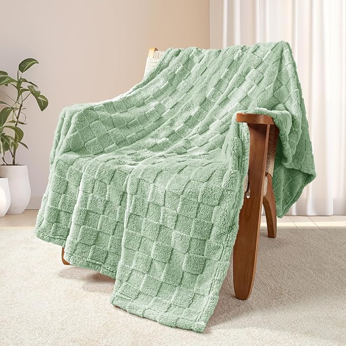 Exclusivo Mezcla Fleece Throw Blanket for Couch,Super Soft and Warm Lightweight Checkered Pattern Blanket for All Seasons, 50x60 Inches, Sage Green