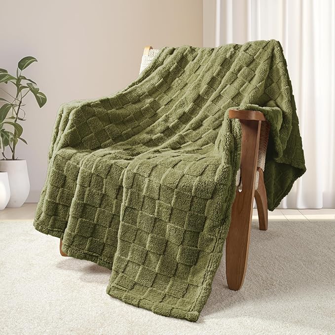 Exclusivo Mezcla Fleece Throw Blanket for Couch,Super Soft and Warm Lightweight Checkered Pattern Blankets for All Seasons, 50x60 Inches, Olive Green