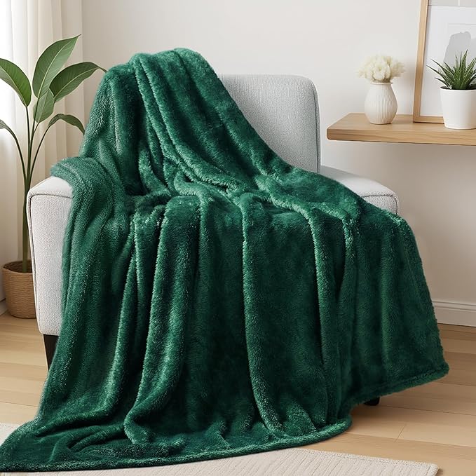 Exclusivo Mezcla Plush Fuzzy Fleece Throw Blanket Extra Large, Super Soft, Fluffy and Warm Blankets for Couch, Bed, All Season (Forest Green, 50x70 inches)