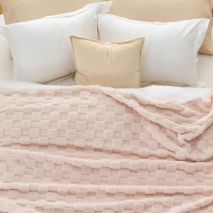 Bedsure GentleSoft Full Size Blankets for Bed Light Pink - Super Soft Cozy Fleece Blanket for Kids Girls, Large Fuzzy Throws for Bedroom Decor, 84x90 Inches