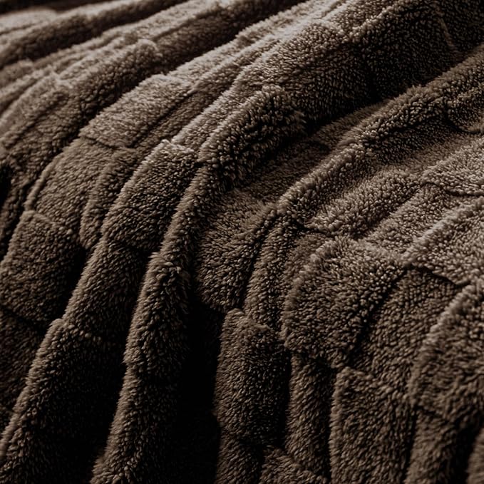 Exclusivo Mezcla Fleece Throw Blanket for Couch,Super Soft and Warm Lightweight Checkered Pattern Blankets for All Seasons, 50x60 Inches, Coffee