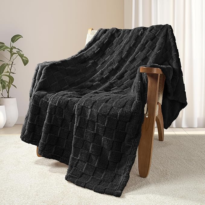 Exclusivo Mezcla Fleece Throw Blanket for Couch,Super Soft and Warm Lightweight Checkered Pattern Blankets for All Seasons, 50x60 Inches, Black