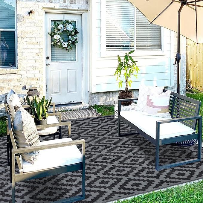 Outdoor Rug, 8 x 8 Ft Reversible Polypropylene in Black and Grey Lattice