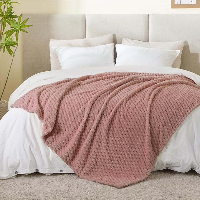 BEDELITE Fleece Blanket - 3D Jacquard Decorative Dusty Pink Throw Blankets for Couch & Bed, Soft and Cozy Warm Plush Fluffy Blanket All Seasons Suitable, 50x60Inches