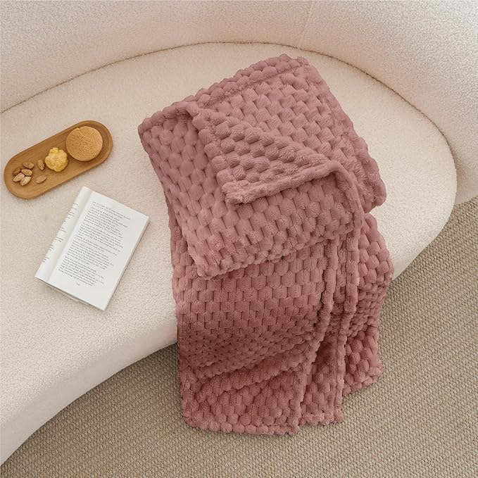 BEDELITE Fleece Blanket - 3D Jacquard Decorative Dusty Pink Throw Blankets for Couch & Bed, Soft and Cozy Warm Plush Fluffy Blanket All Seasons Suitable, 50x60Inches