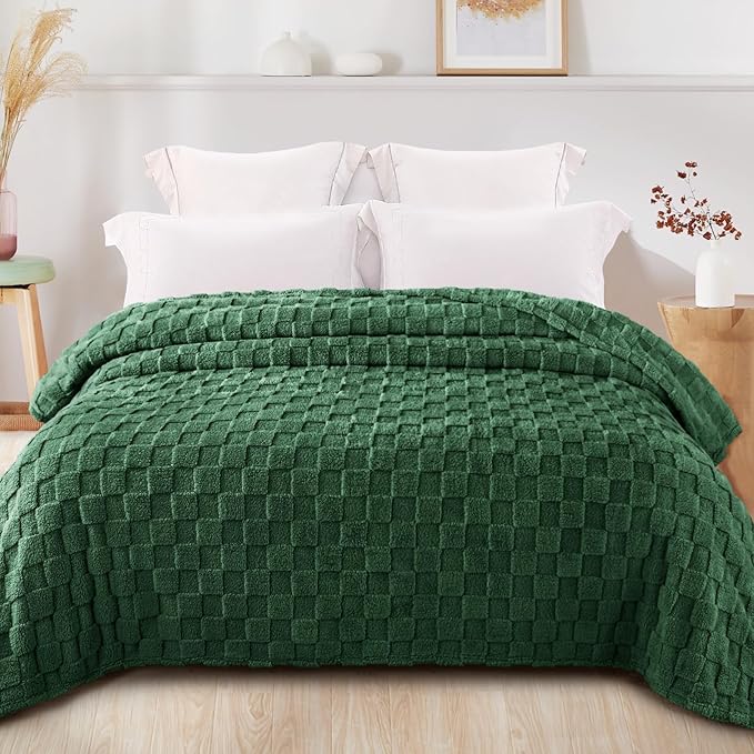 Exclusivo Mezcla Queen Size Flannel Fleece Blanket, Super Soft and Warm Lightweight Checkered Pattern Blankets for All Seasons, 90x90 Inches, Forest Green