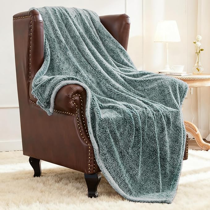 Exclusivo Mezcla Plush Fuzzy Fleece Throw Blanket Extra Large, Super Soft, Fluffy and Warm Blankets for Couch, Bed, All Season (Mixed Green, 50x70 inches)