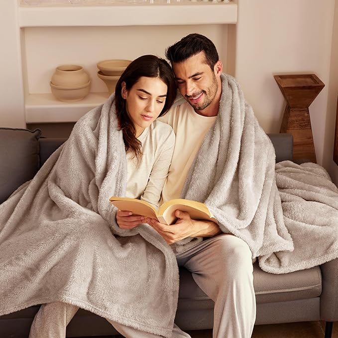Exclusivo Mezcla Plush Fuzzy Fleece Bed Blanket King Size, Super Soft, Fluffy and Warm Blankets for Couch, Bed, All Season (Camel, 90x104 inches)