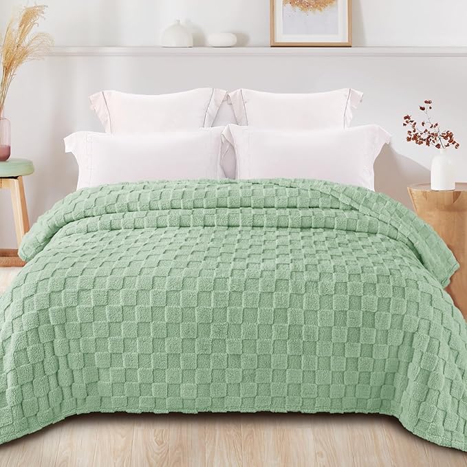 Exclusivo Mezcla King Size Flannel Fleece Blanket, Super Soft and Warm Lightweight Checkered Pattern Blanket for All Seasons, 90x104 Inches, Sage Green