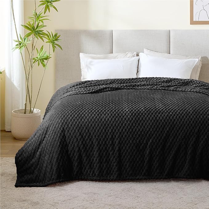 BEDELITE Fleece Blanket - 3D Jacquard Decorative Black Queen Size Blankets for Bed, Soft and Cozy Warm Plush Fluffy Blanket All Seasons Suitable, 90x90Inches