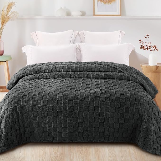 Exclusivo Mezcla Twin Size Flannel Fleece Blanket, Super Soft and Warm Lightweight Checkered Pattern Blankets for All Seasons, 60x80 Inches, Dark Grey