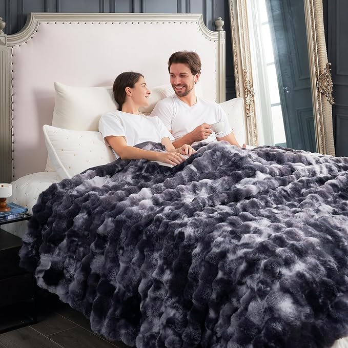 Cozy Bliss Faux Fur Throw Blanket for Bed King Size, Fuzzy Soft Plush Thick Bubble Blanket for Sofa Bedroom Living Room, 108 * 90 Inches Tie Dye Black