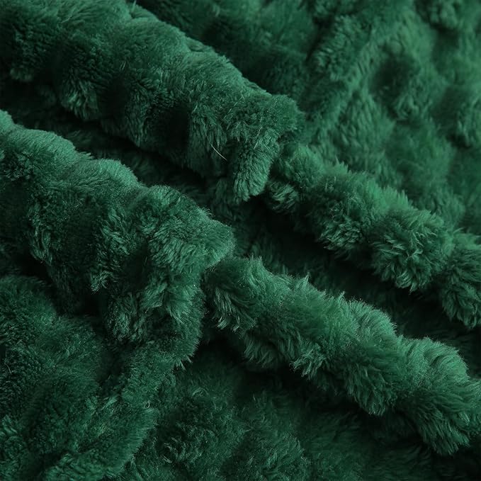 Puncuntex Dark Green Throw Blanket 108"×90" inches Fuzzy 3D Jacquard Decorative Flannel Fleece Super Soft Plush Cozy Blanket for Couch Sofa Chair Lightweight