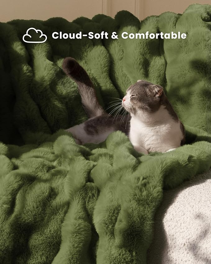Ultra Soft Cozy Faux Fur Throw Blanket, Fuzzy Plush Thick Bubble Blanket, Oversize Luxury Fluffy Blanket for Couch, Sofa, Bedroom, and Living Room,50x60 Inches,Green