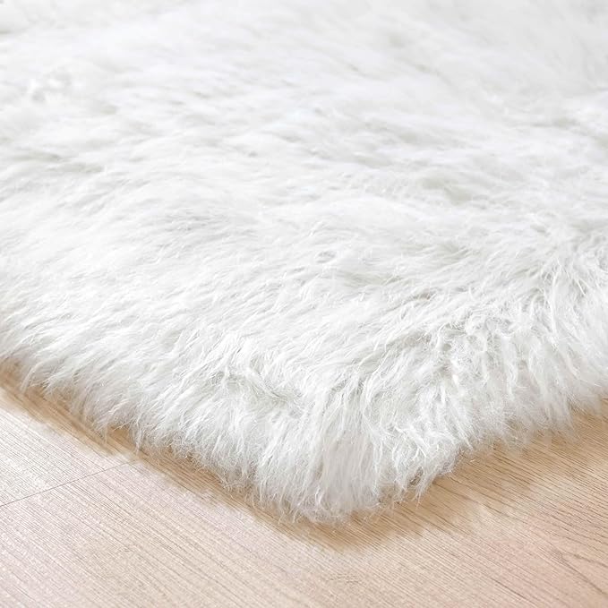 Goolela White Fluffy Fur Rug 4x6 Faux Sheepskin Fuzzy Shag White Rug for Bedroom Living Room Plush Washable Area Rug Rectangle