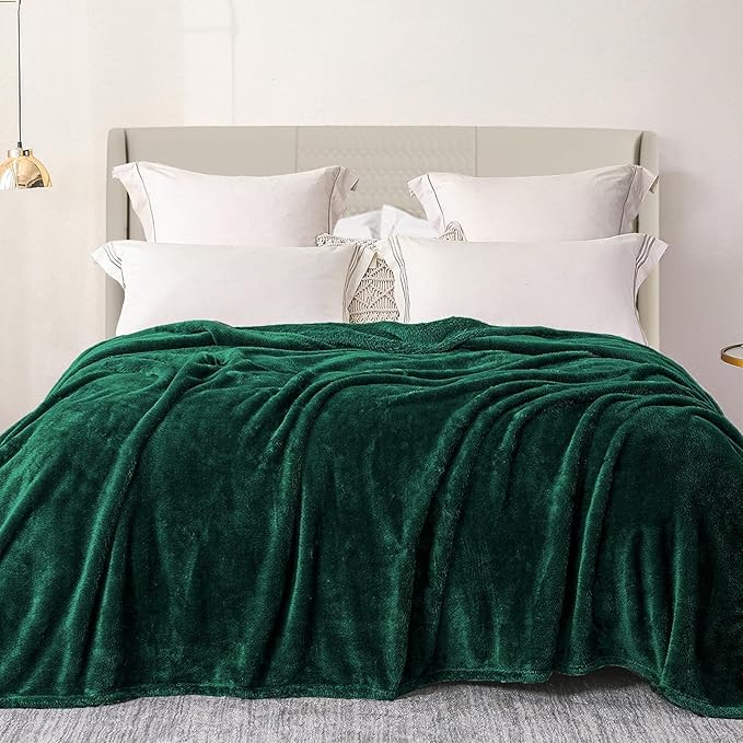 Exclusivo Mezcla Plush Fuzzy Fleece Bed Blanket Twin Size, Super Soft, Fluffy and Warm Blankets for Couch, Bed, All Season (Forest Green, 90x66 inches)