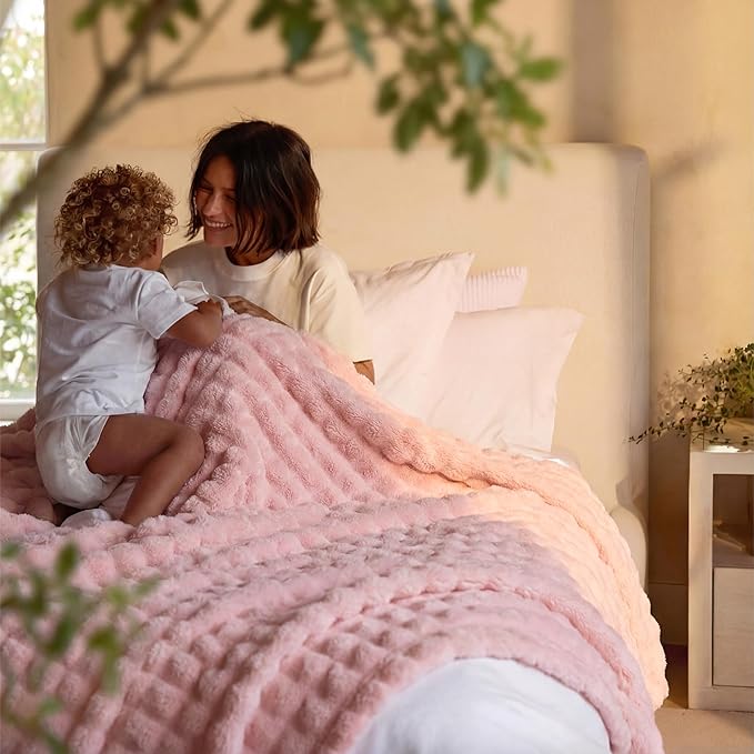 Bedsure 3D Fleece Bubble Blanket - GentleSoft Pink King Blanket for Bed Sofa Room Decor - Luxury Soft Cozy Gifts for Kids Girls, Lightweight, All Seasons, Pink, 108"×90"