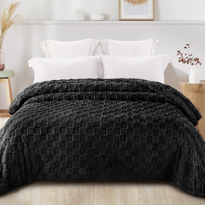Exclusivo Mezcla Queen Size Flannel Fleece Blanket, Super Soft and Warm Lightweight Checkered Pattern Blankets for All Seasons, 90x90 Inches, Black