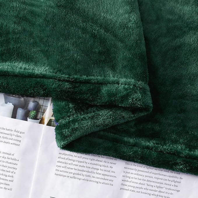 JIAHANNHA Green Throw Blanket Fleece Blanket Throw Size(50 by 70 Inches),Super Soft Cozy Plush Blanket for Couch Sofa Bed,Lightweight Warm Bed Blankets for Adults,All Season