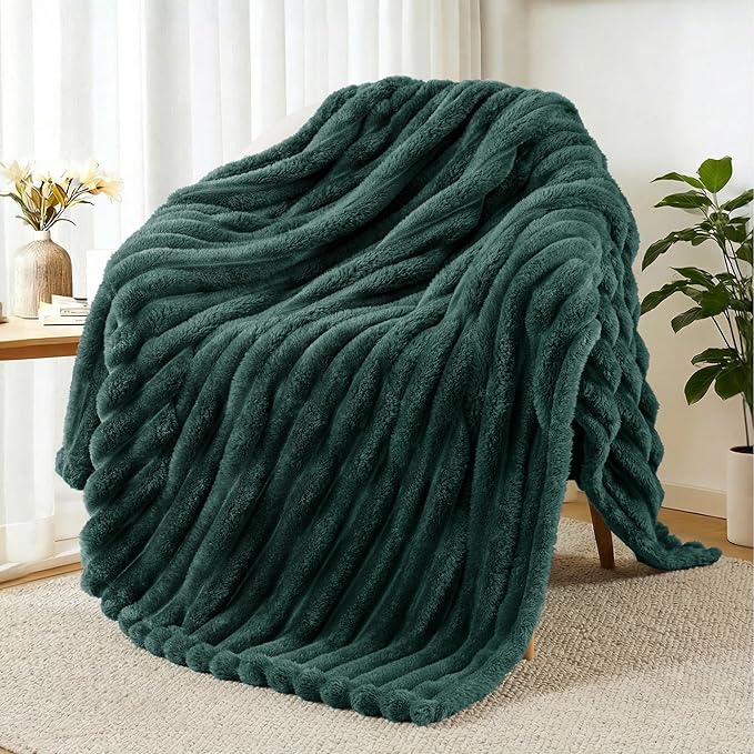 Exclusivo Mezcla Fleece Throw Blanket for Couch, Super Soft Striped Jacquard Bed Blanket, Lightweight Fuzzy Cozy for All Seasons, 50x60 Inches, Forest Green