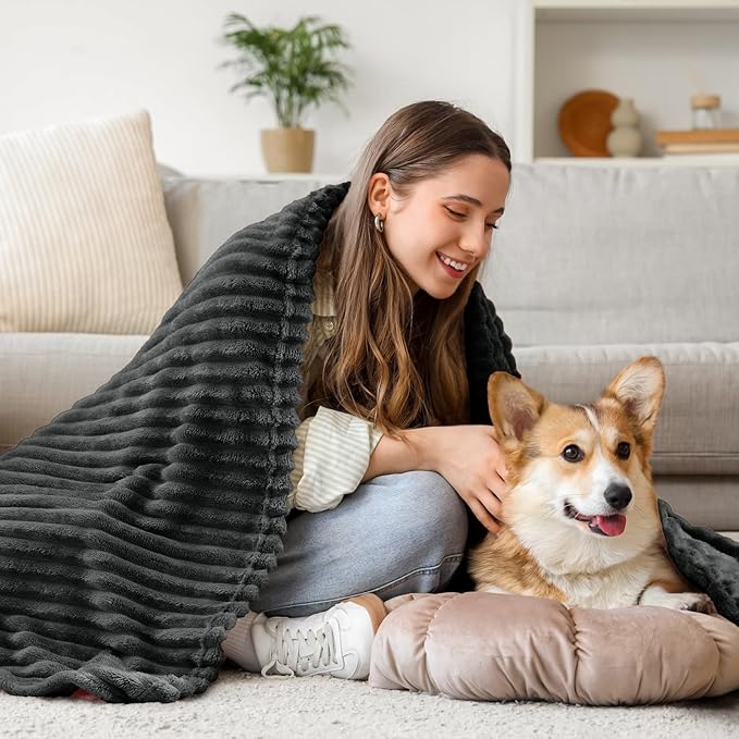 BEDELITE Fleece Throw Blanket for Couch – 3D Ribbed Jacquard Soft and Warm Decorative Fuzzy Blanket – Cozy, Fluffy, Plush Lightweight Charcoal Grey Throw Blankets for Bed, Sofa, 50x60 inches