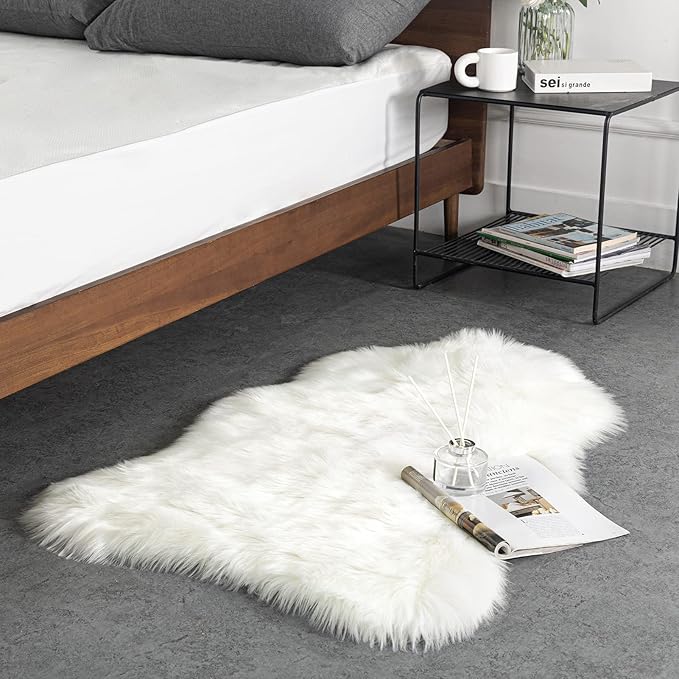 Ashler Faux Fur Rug, White Area Rugs, Fluffy Sheepskin Fur Rug, Fuzzy Ultra Soft 2.3 x 3.3 Ft Rugs, Machine Washable Shag Rug, Nursery Throw Rugs for Bed, Living Room