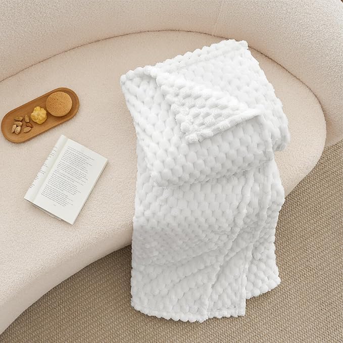 BEDELITE Fleece Blanket, Large King Size for Bed, 3D Jacquard Decorative White Fuzzy Blanket, Soft and Cozy Warm Plush Fluffy Throw All Seasons Suitable, 108x90Inches