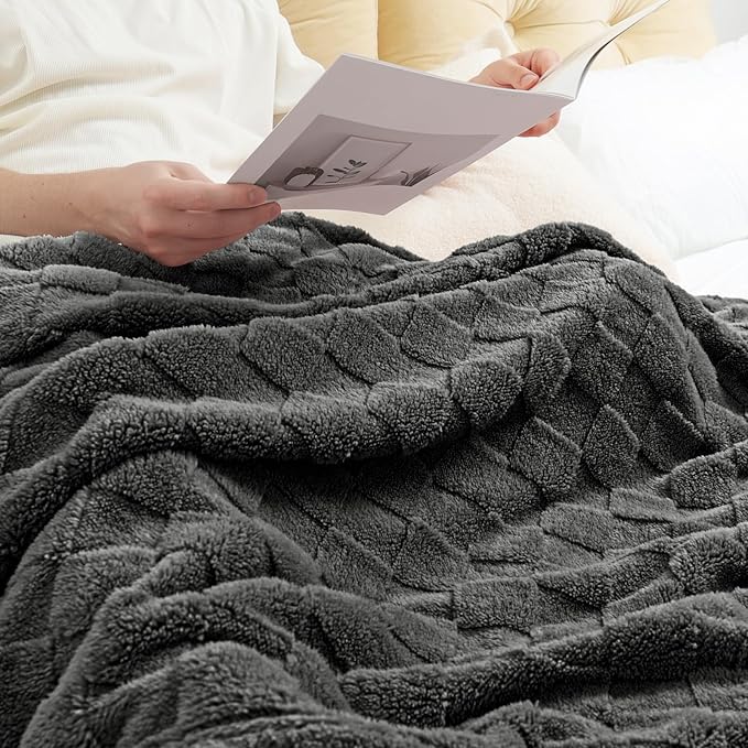 Exclusivo Mezcla Fleece Throw Blanket for Couch,Super Soft and Warm Lightweight Checkered Pattern Blankets for All Seasons, 50x60 Inches, Dark Grey
