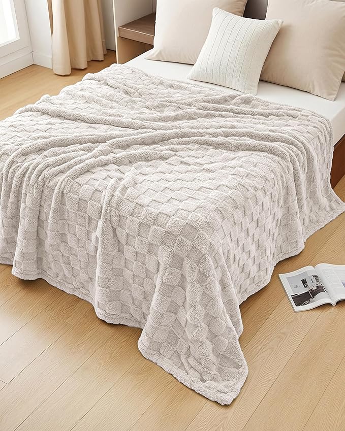 Utopia Bedding Linen Checkered Fleece Throw Blanket for Couch or Bed, Soft Plush Cozy Blanket for Women and Men, Ultra Comfy Travel-Friendly Bed Throws for Relaxation, 50x60 Inches