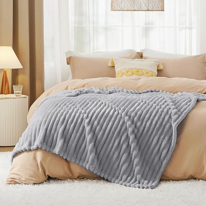 Bedsure Light Grey Fleece Blanket for Couch - Super Soft Cozy Blankets for Women, Cute Small Throws for Girls, 50x70 Inches