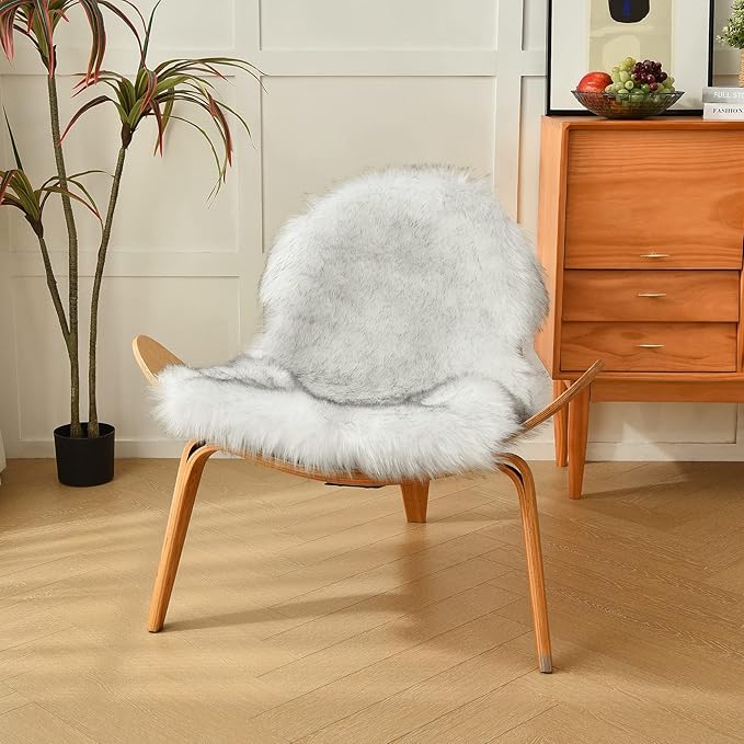 duduta White Black Faux Sheepskin Throw Rug 2x3 ft, Fluffy Shag Fur Chair Cover Small Bedside Dorm Rug Non Slip Machine Washable