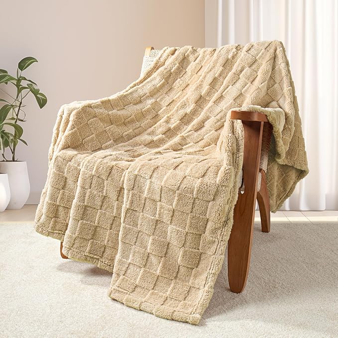 Exclusivo Mezcla Fleece Throw Blanket for Couch,Super Soft and Warm Lightweight Checkered Pattern Blankets for All Seasons,50x60 Inches, Beige