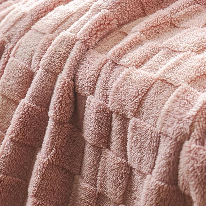 Exclusivo Mezcla Fleece Throw Blanket for Couch,Super Soft and Warm Lightweight Checkered Pattern Blankets for All Seasons,50x60 Inches, Pink