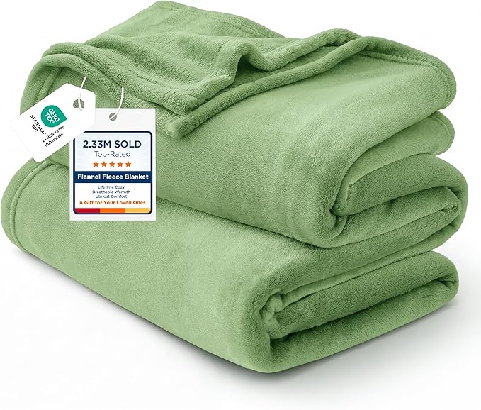 Bedsure GentleSoft Green Throw Blanket for Couch - 300GSM Soft Cozy Fleece Blankets for Home Decor Gifts, Emerald, 50x60 Inches